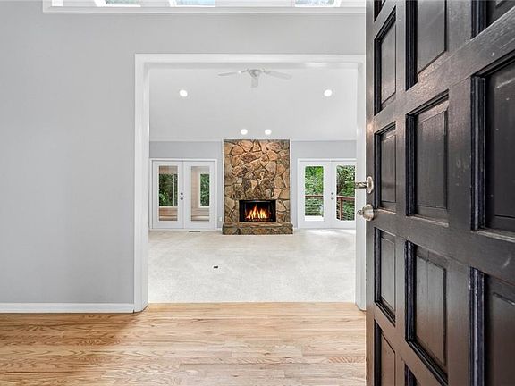 3rd image of 4411 Kings Way NE
