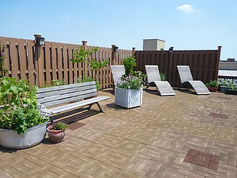 Rented by R New York