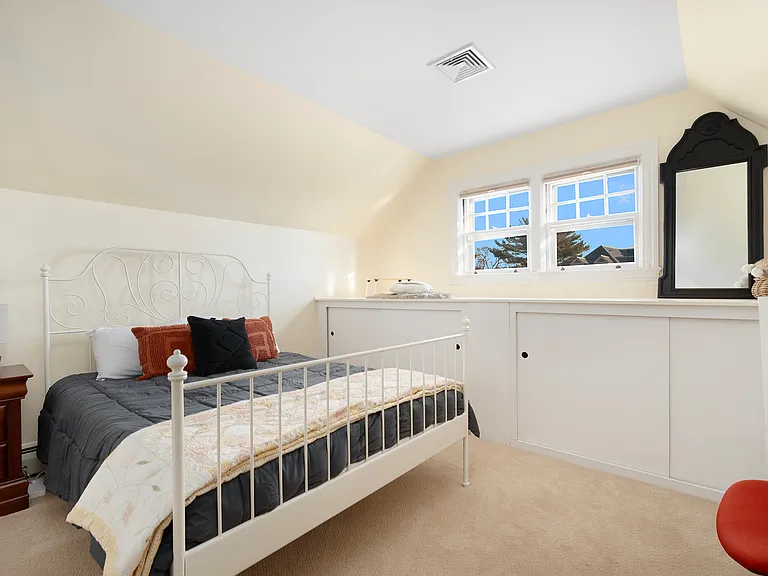 Queen Bedroom 3rd Floor