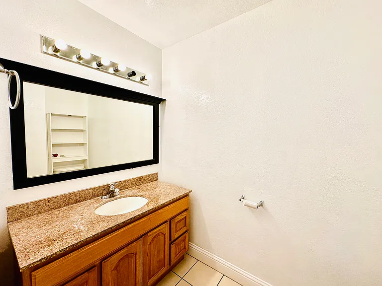 106 Rancho Dr #D — Photo 10