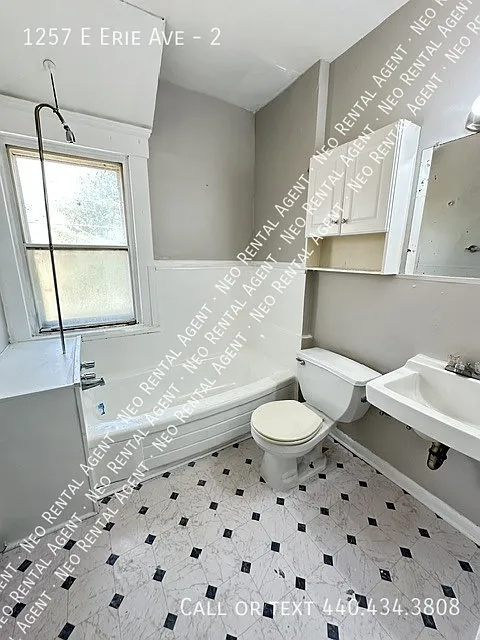 Lorain -2 Bedroom — Photo 4
