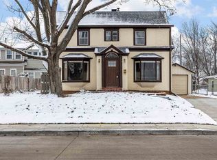 390 26th St SE, Cedar Rapids, IA 52403
