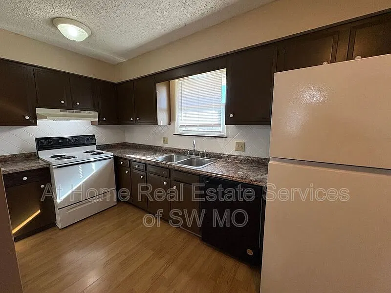 2 bed, 1.0 bath, 900 sqft, $950 — Photo 3
