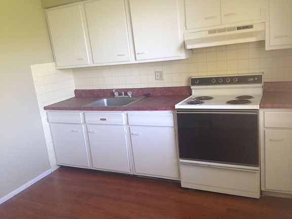 3rd image of 10125 Chaucer Ave