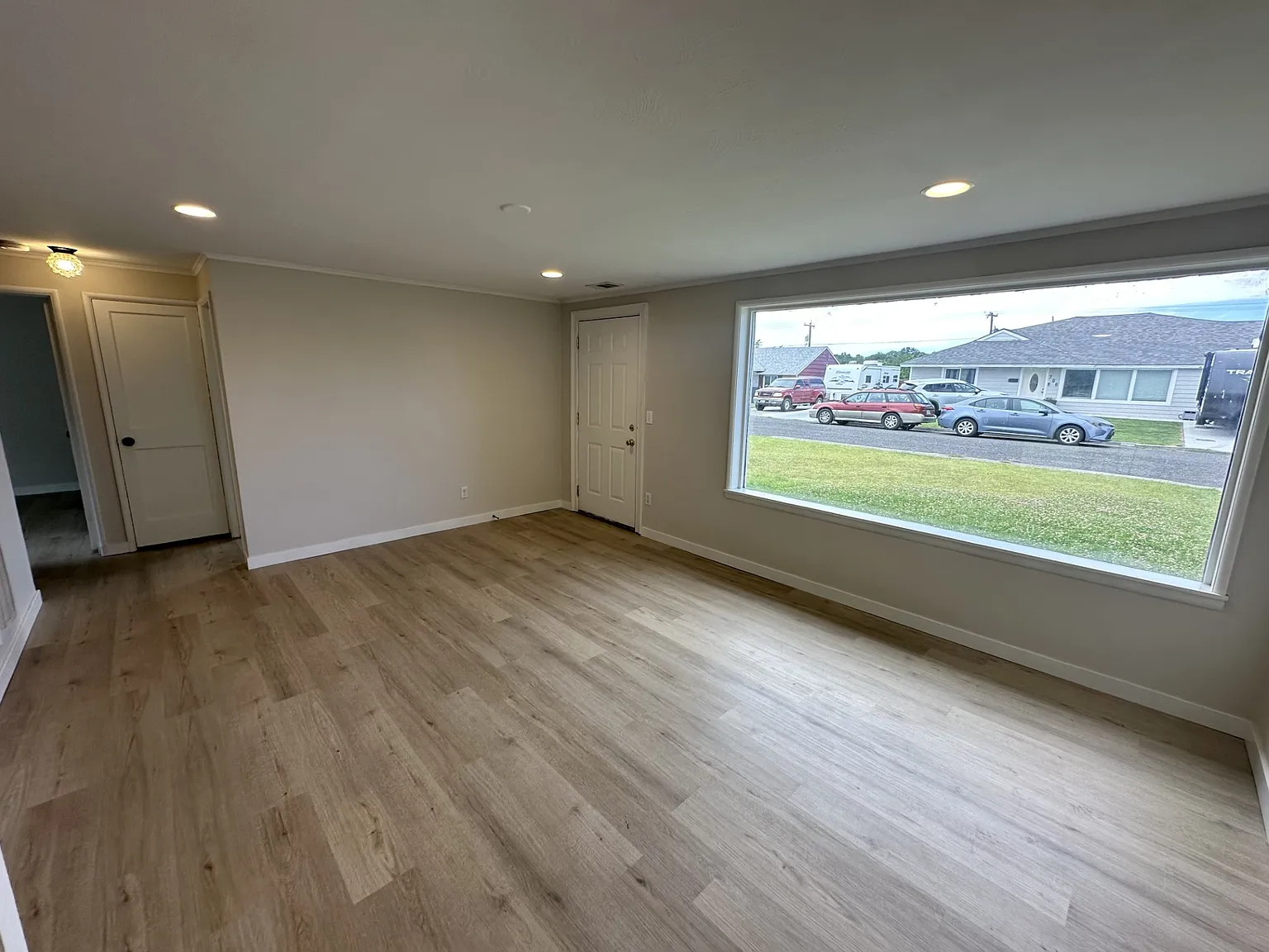 3 bed, 1056 sqft, $2,000 — Photo 3