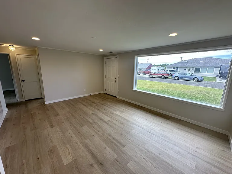 705 S Ione St — Photo 3