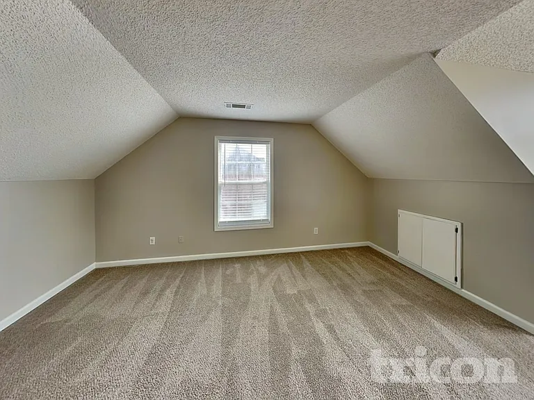 1055 Maria Dr — Photo 19