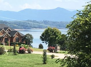 2049 Ranch Rd, Dandridge, TN 37725