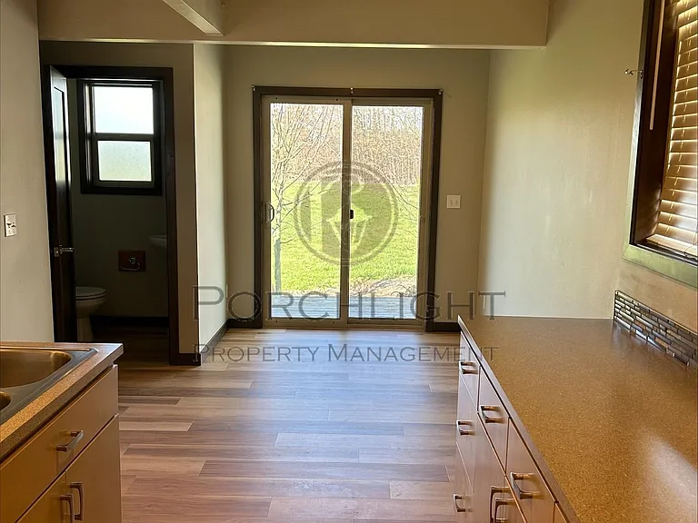 407 E Main St #B — Photo 6