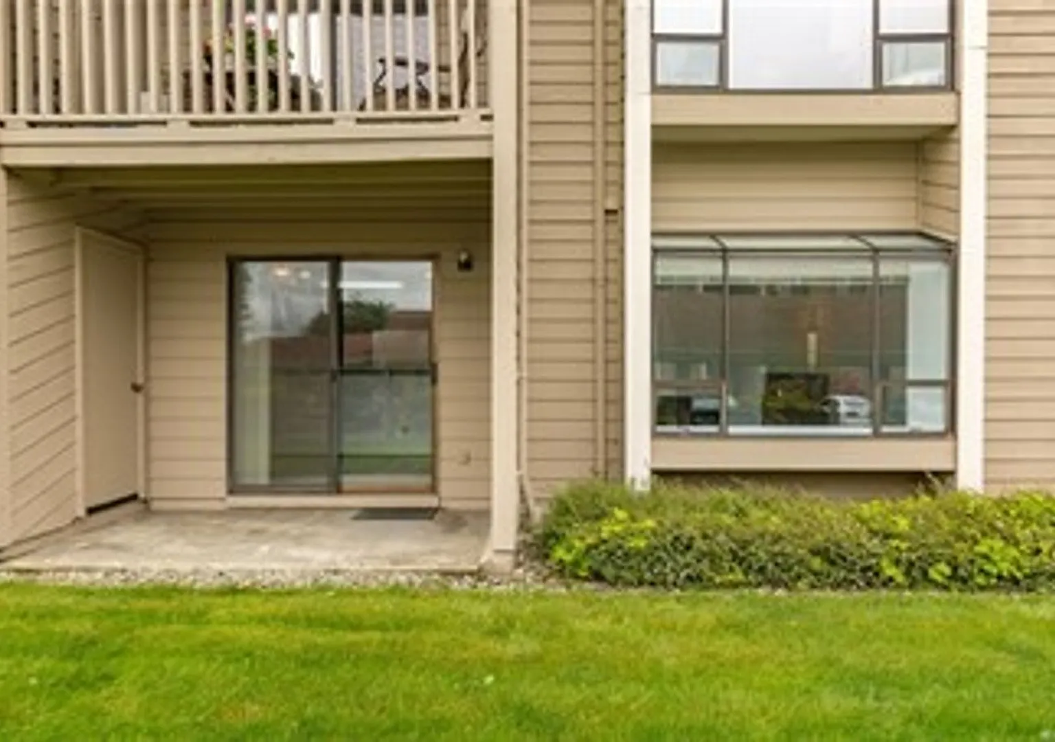 Sunset Ridge beautiful 2 bedrooms 1.5 Bath condo — Photo 2