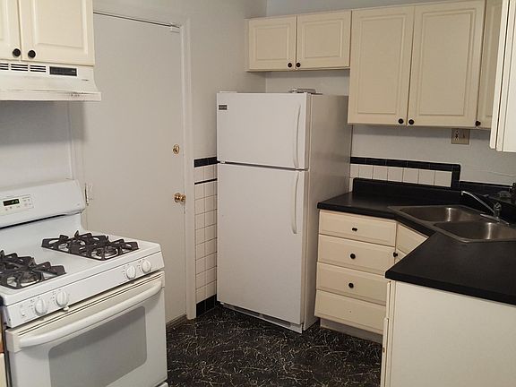 5th image of 7137 Greenhaven Dr