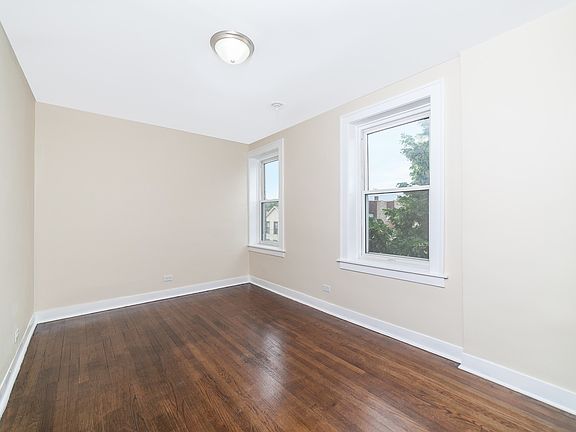 4th image of 3081 S Lock St #2F