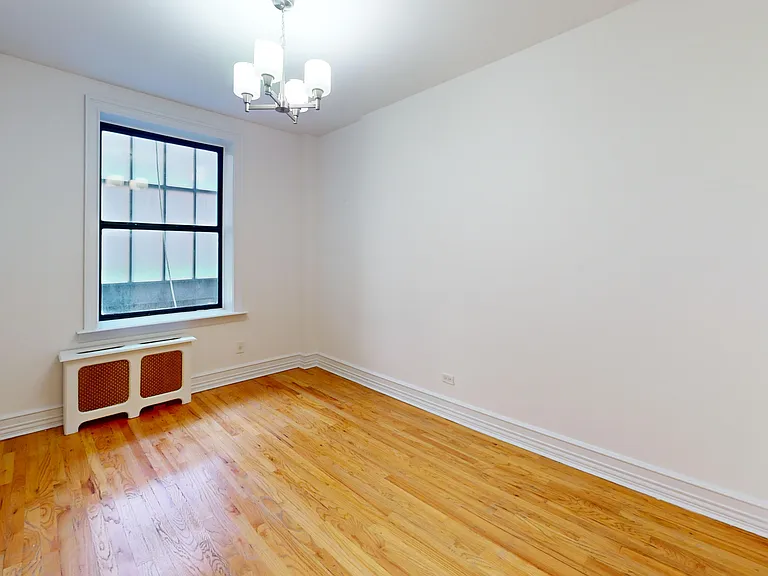 245 W 51st St #403 — Photo 7