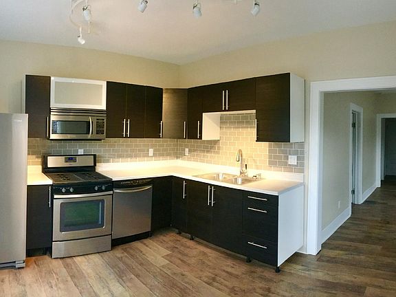 3rd image of 908 Prospect Ave NE