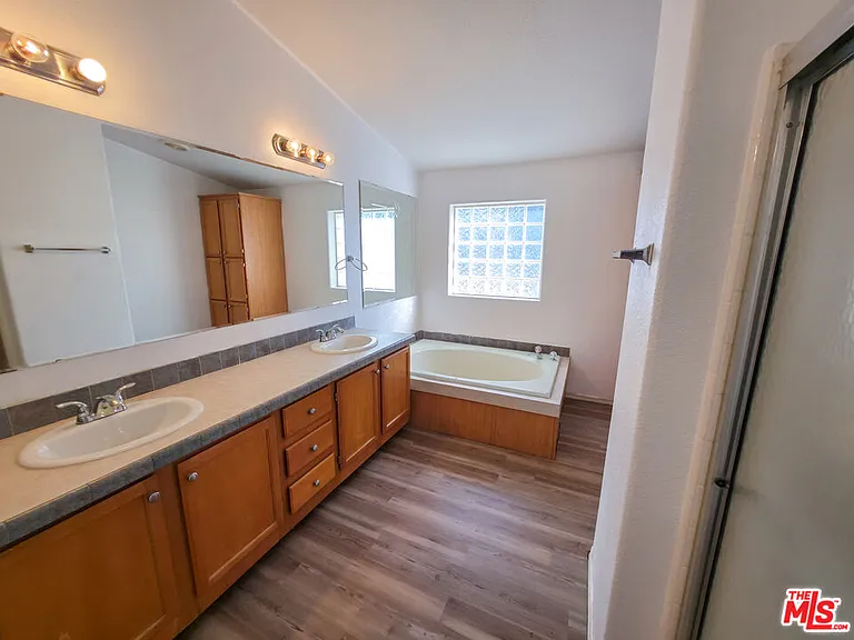 25120 Charina Ln — Photo 4
