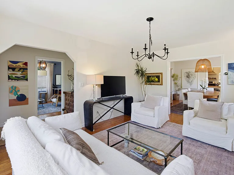 284 E Blithedale Ave — Photo 4