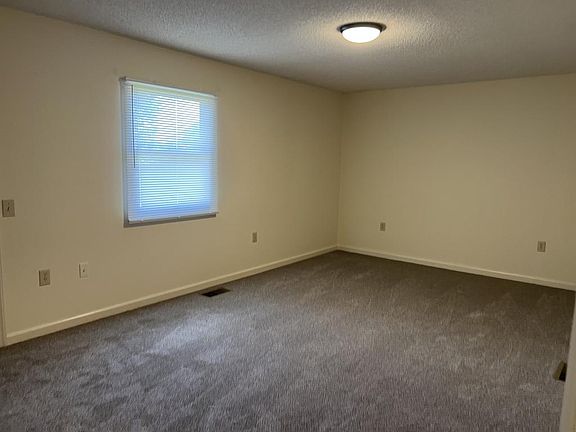 2nd image of 141B Rolling Oaks St