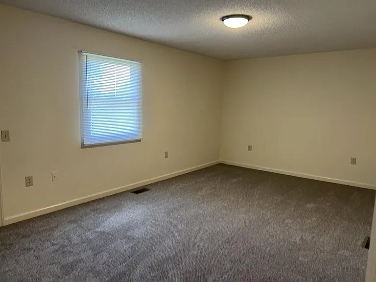 141B Rolling Oaks St — Photo 2