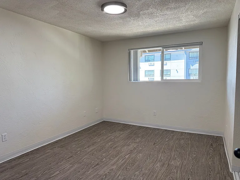 Gateway Village Apartments — Photo 18