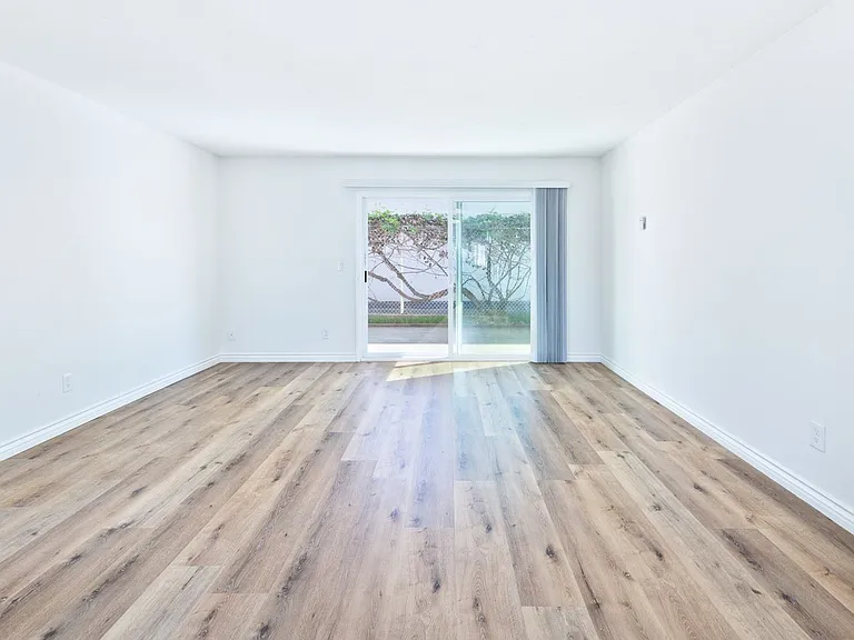3350 Harding St — Photo 2