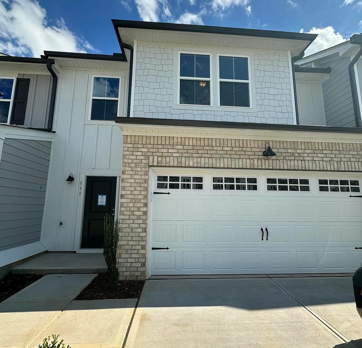 3 bed, 2.5 bath, 1861 sqft, $1,995 — Photo 1