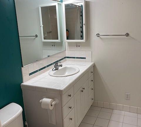 5th image of 2609 1/2 F St