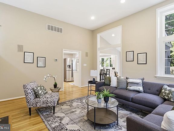 3rd image of 5 Brookside Cir