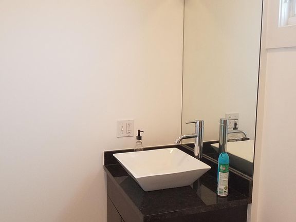 5th image of 512 S Claremont Ave APT 3