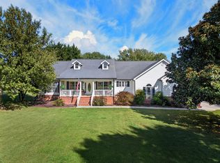 1957 Lakebrook Cir, Dandridge, TN 37725