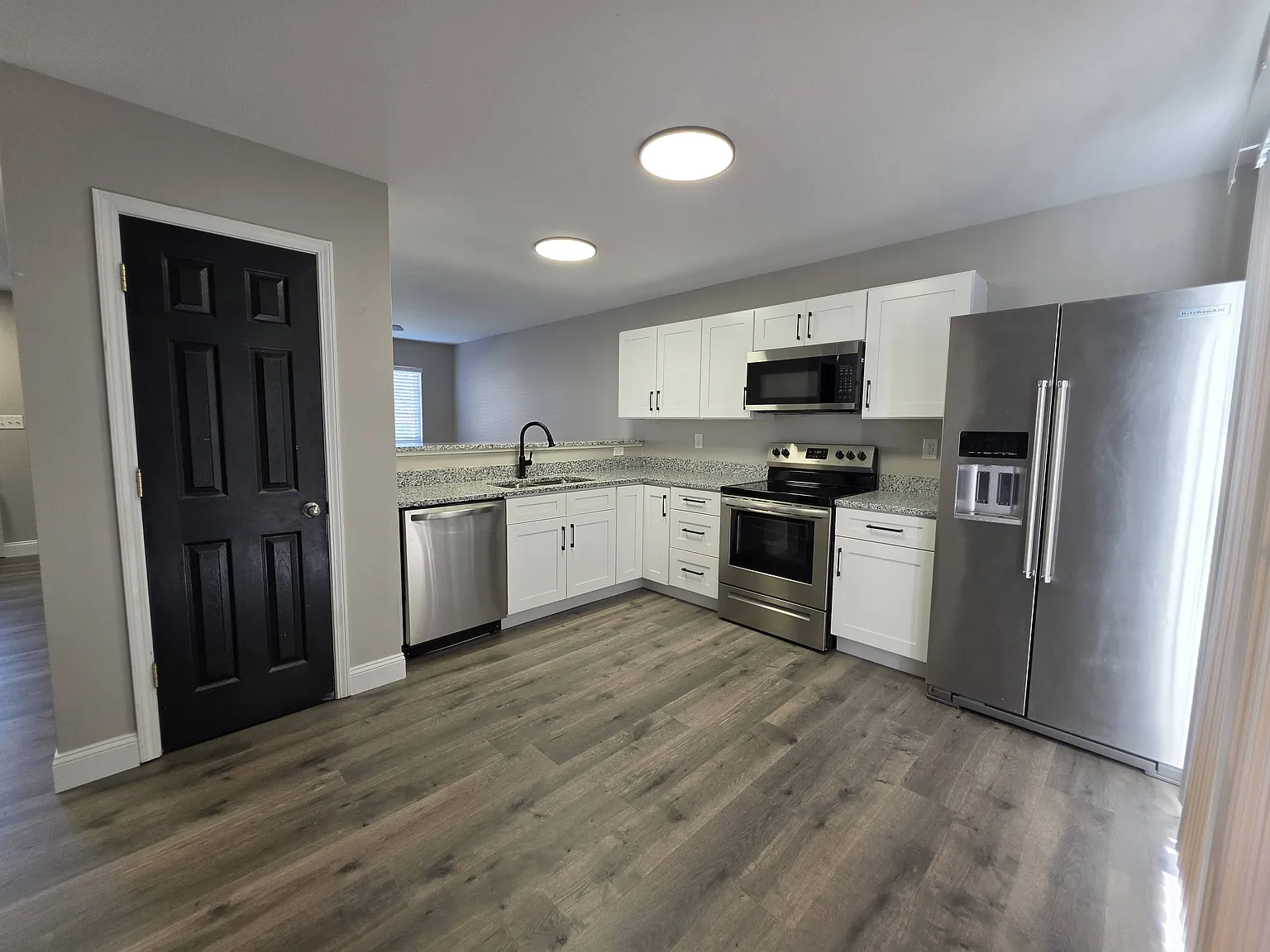 3 bed, 2.5 bath, 1428 sqft, $1,995 — Photo 3