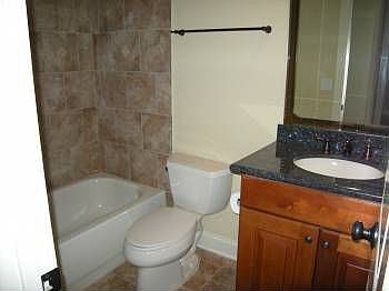 3rd image of 3833 Lyndell Dr