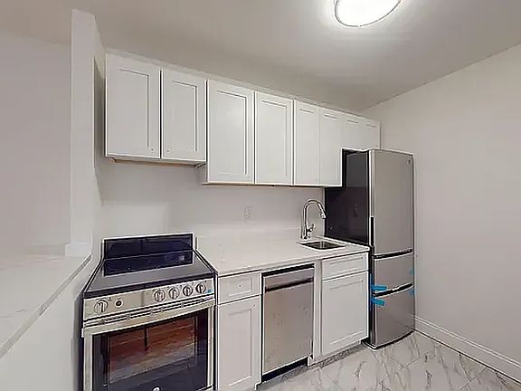 3rd image of 118 E 92nd St APT 4D