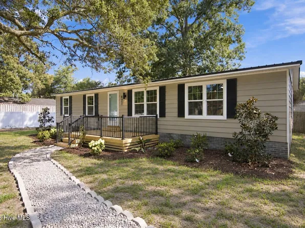 621 Harbor Drive SE, Bolivia, NC 28422