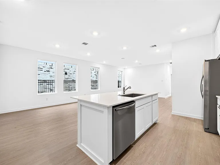 27447 Sunterra Village Dr — Photo 18