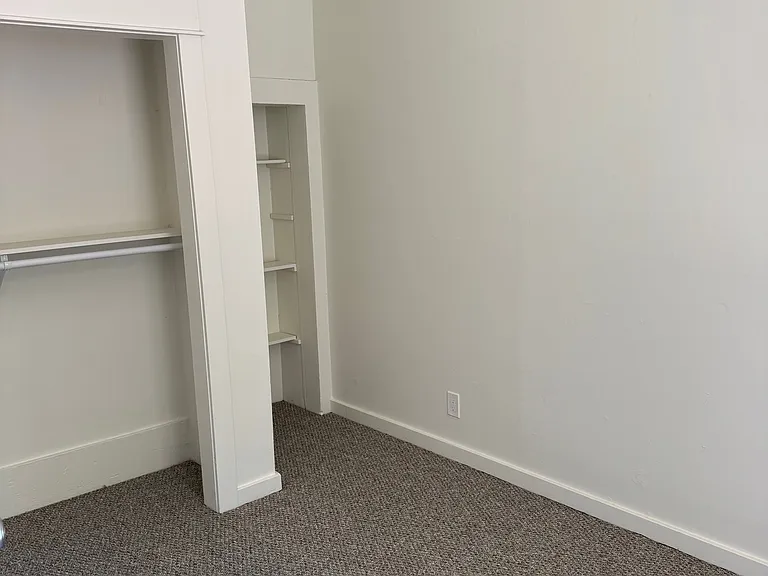 659 Sandercock St — Photo 11