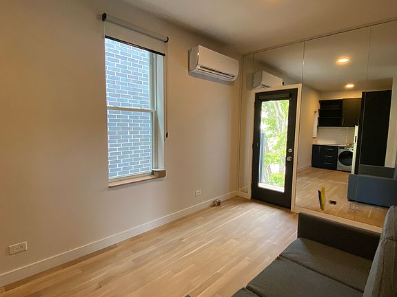 3rd image of 1015 N California Ave #3R