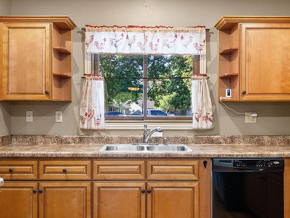 5th image of 13 Magnolia Court