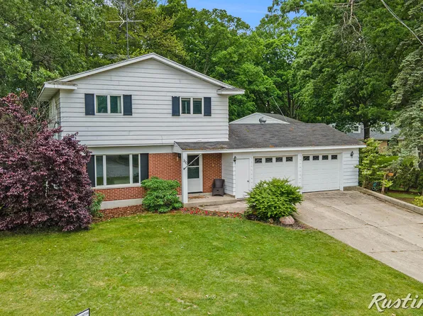 310 Brookgate Ct NW, Comstock Park, MI 49321