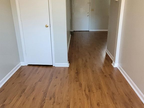 5th image of 185 Landings Dr APT 1