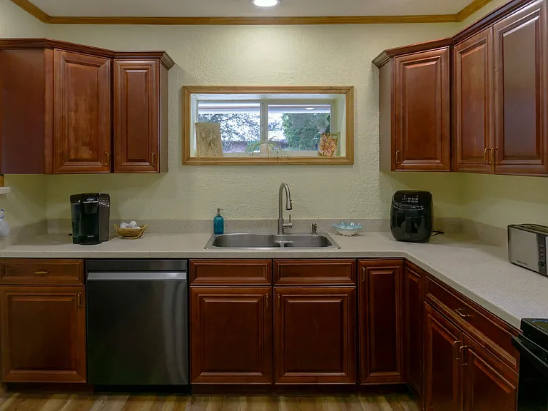 3052 Charles Way — Photo 7