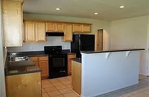 935 Kensington Drive - 935 — Photo 4
