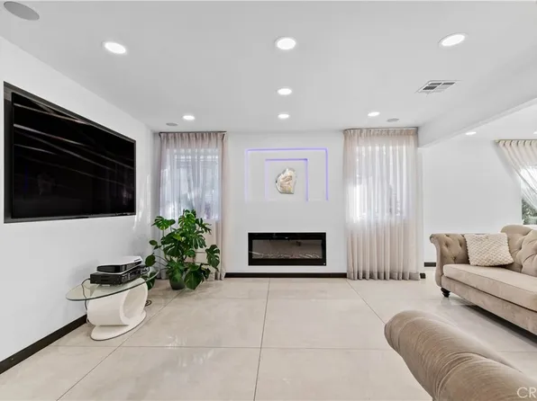 10533 Samoa Ave, Tujunga, CA 91042