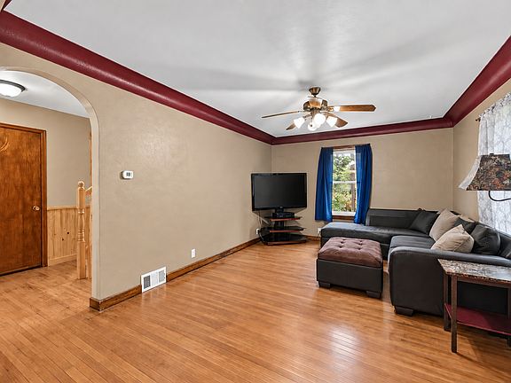 5th image of 435 Bluff St