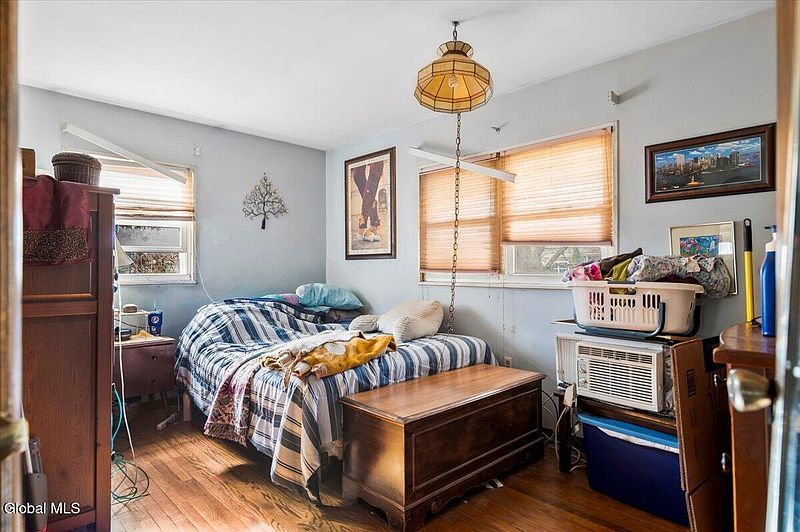 3rd image of 42 Seward Street