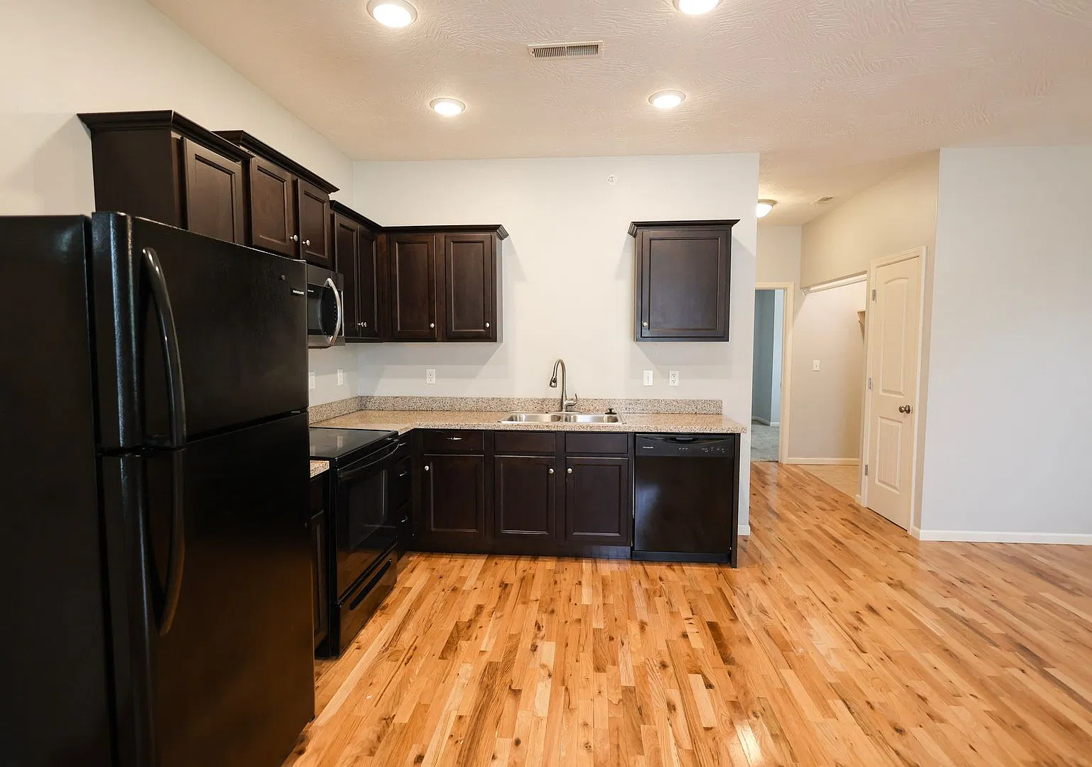 Cherry 1325 E — Photo 4