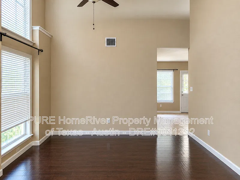 3 bed, 2.5 bath, 2124 sqft, $2,100 — Photo 3