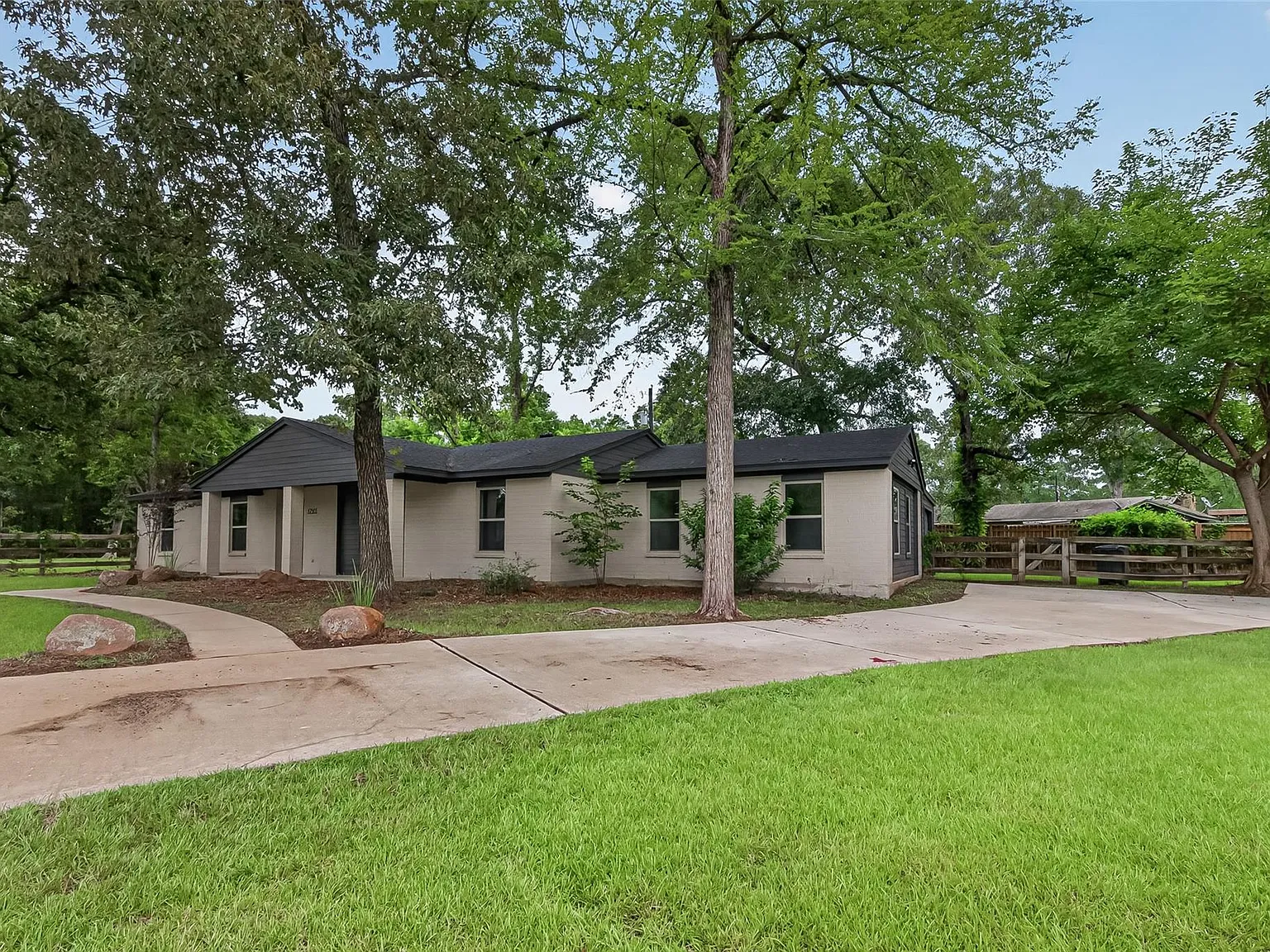 4 bed, 2058 sqft, $2,500 — Photo 3