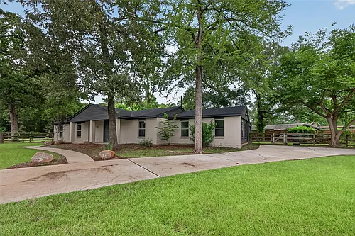 House in Magnolia, Montgomery - View 3