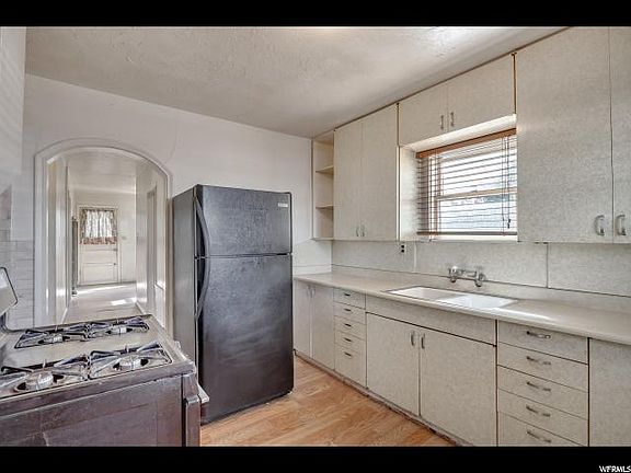 4th image of 159 W Stratford Ave