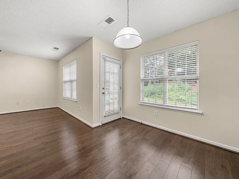 8653 Robinson Forest Dr — Photo 19